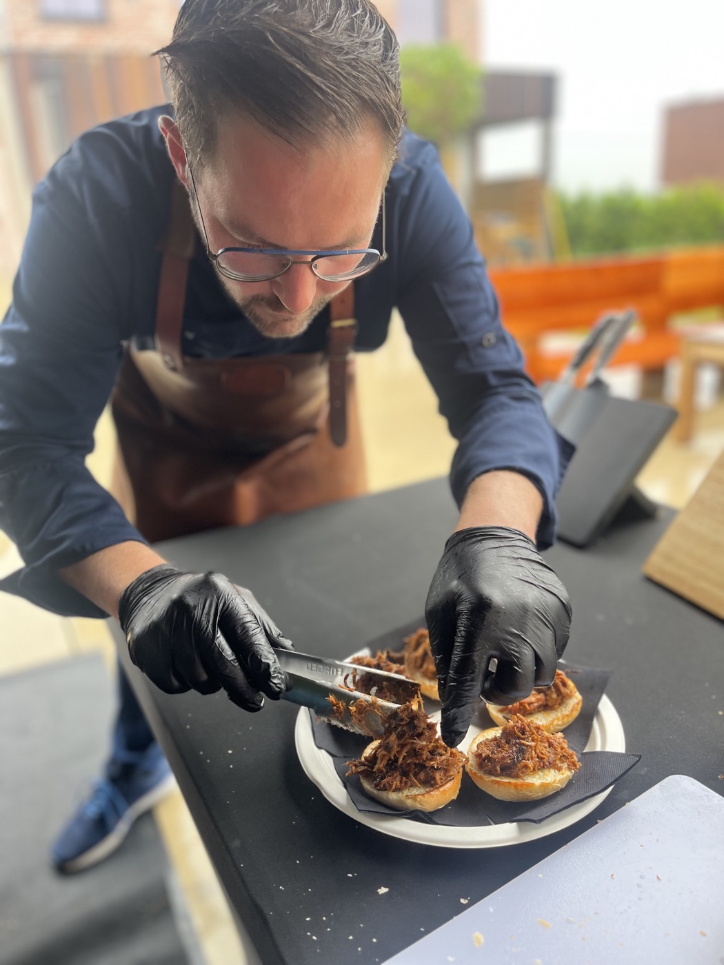 Kristof serveert pulled pork sliders